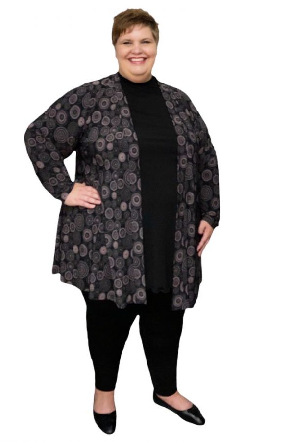 Nadia wears a Plus size Taupe Mandala print stolling jacket with black leggings