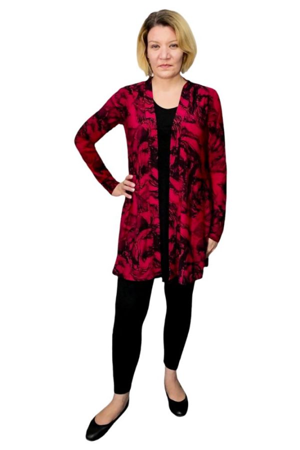 Taryn wears a Size Inclusive, Red Scribble Rose, Stolling jacket with black leggin